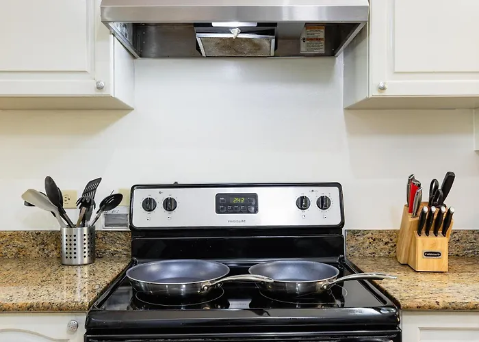 Apartamento Sunrise 6- Ocean View 2 Bedroom Condo, Steps To The *